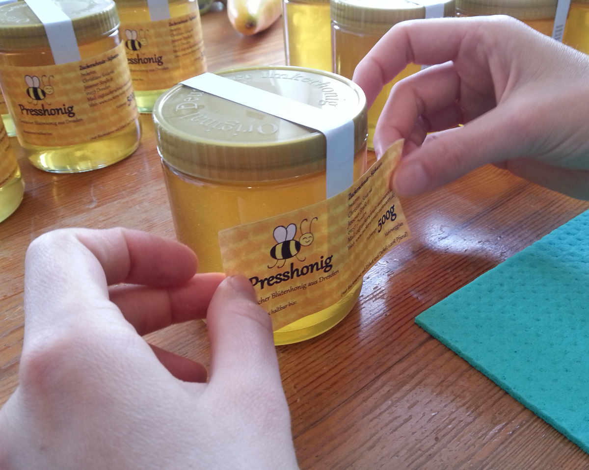 Das Etikett kommt auf das Glas Zuckerschnute Süßwaren
